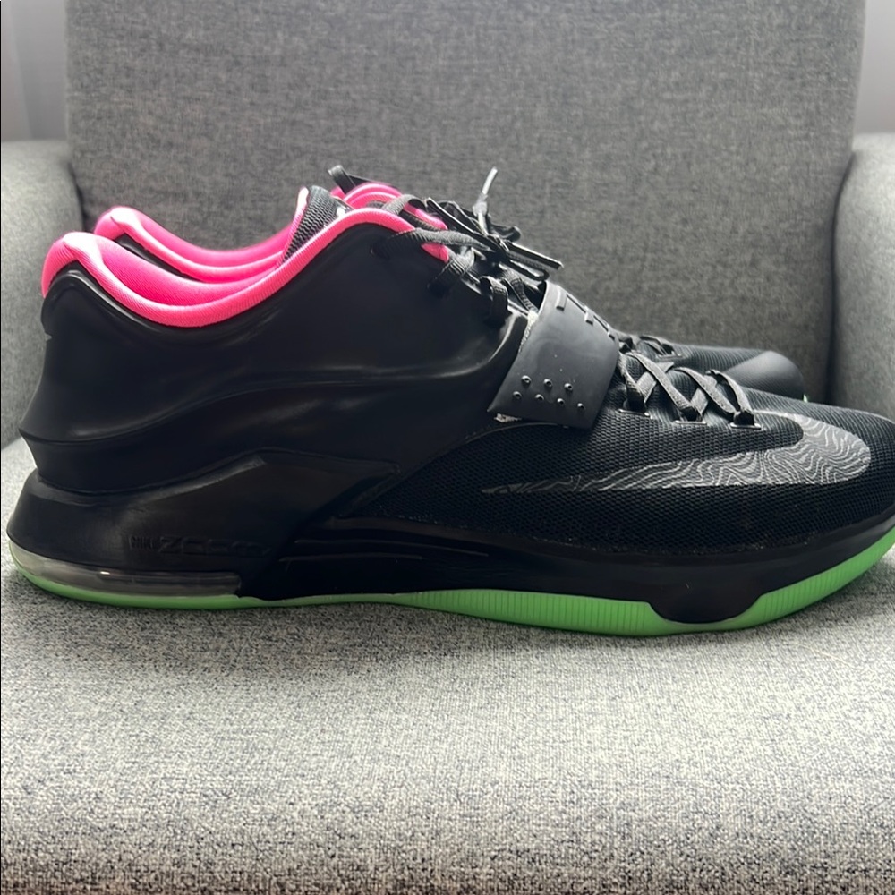 Nike men’s size 16 KD7 basketball shoes